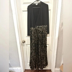 LuLaRoe Elegant Collection Deanne Black Gold Wrap Dress size Small‎